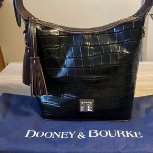 Dooney bourke handbag black color